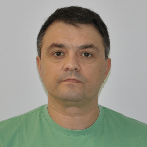 Adrian Óvári headshot