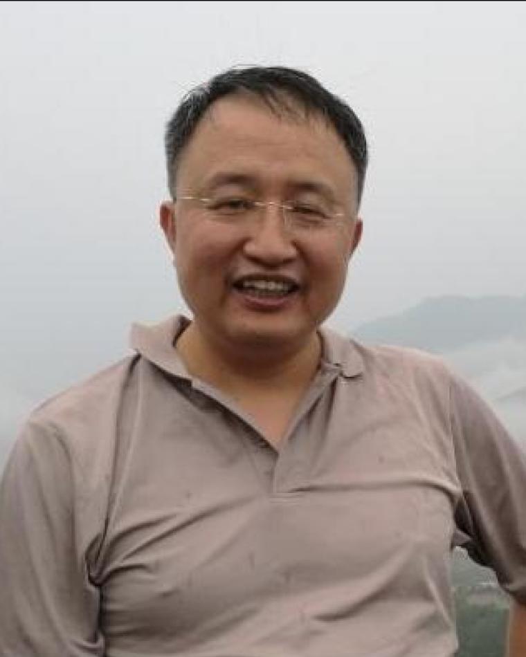 Haifeng Ding headshot
