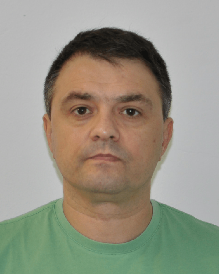 Adrian Óvári headshot