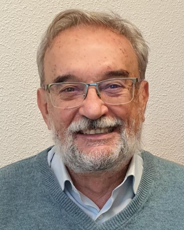 Manuel Vázquez headshot