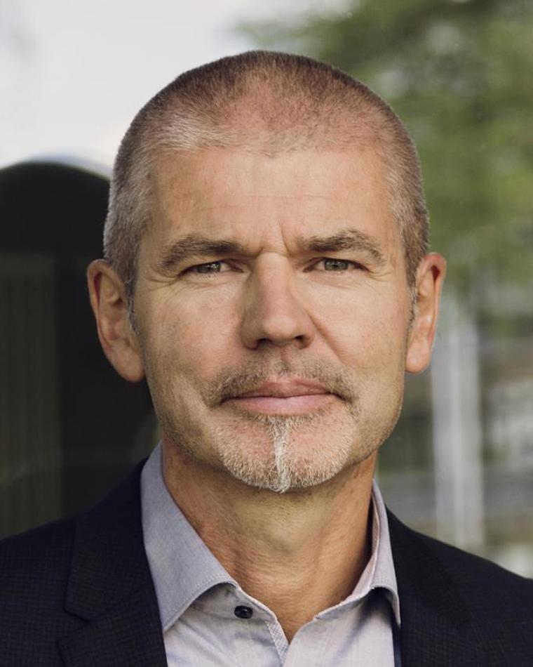 Oliver Gutfleisch headshot