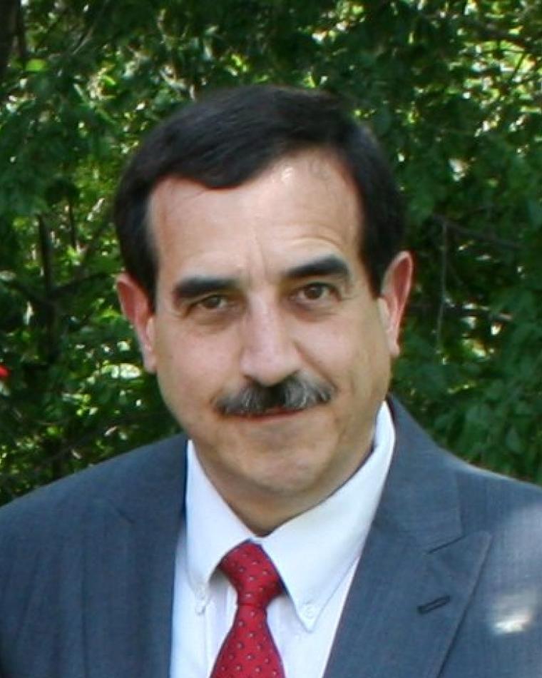 Juan Fernandez-de-Castro headshot