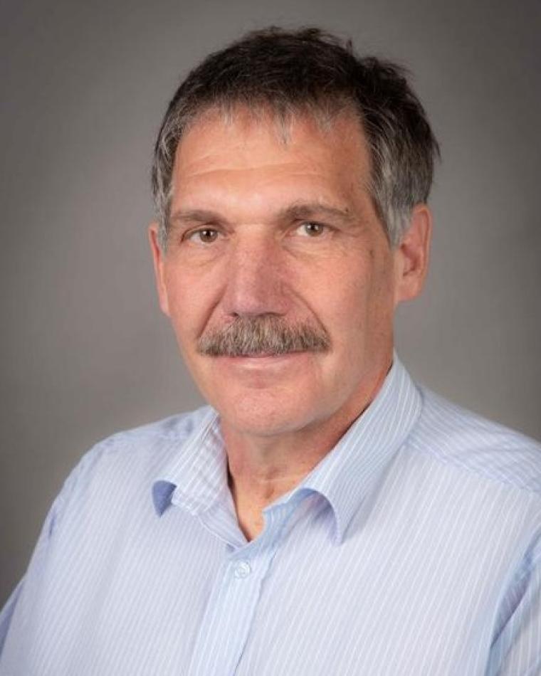 Stephen Russek headshot